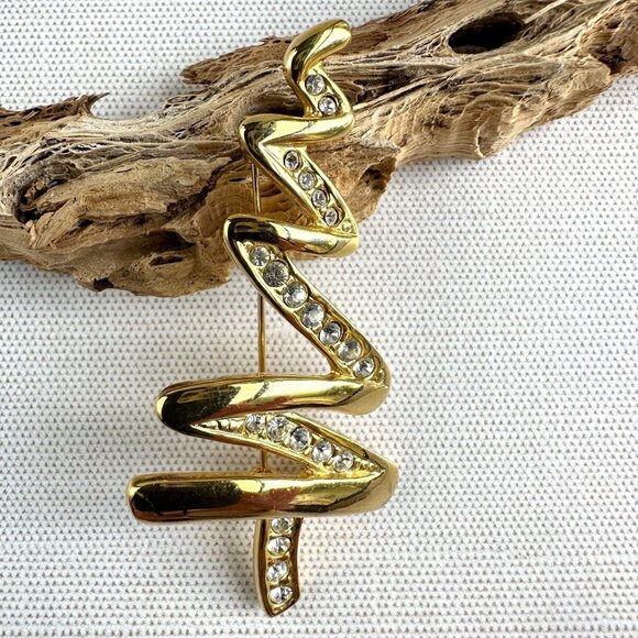 Vintage Gold Tone Ribbon Christmas Tree Pin With Rhinestone Accents - Picture 7 of 7